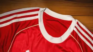 تفاصيل وألوان قمصان الأهلي في الموسم القادم.. وموعد الإعلان